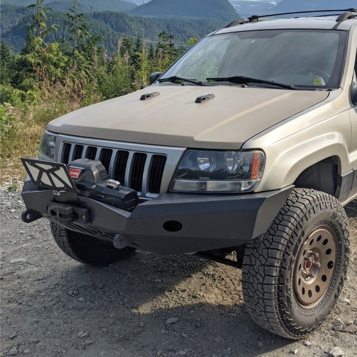 Cascadia 4x4 Flipster V3 CHF101 — uchylny uchwyt tablicy rejestracyjnej przed wyciągarką - ujęcie 8