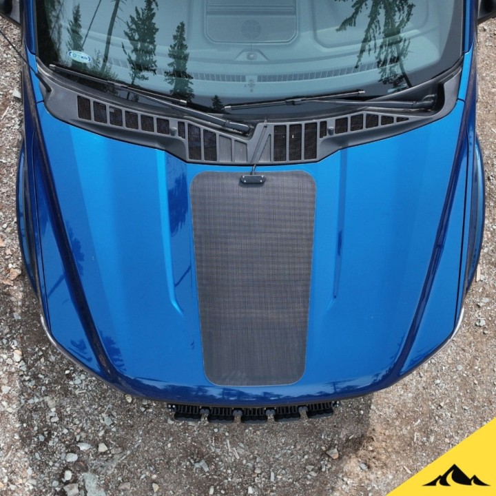 Cascadia 4x4 VSS System™ 2.0 CHF154 — panel solarny na maskę Ford F-150 2021–2026 i Super Duty 2017–2026 - ujęcie 4