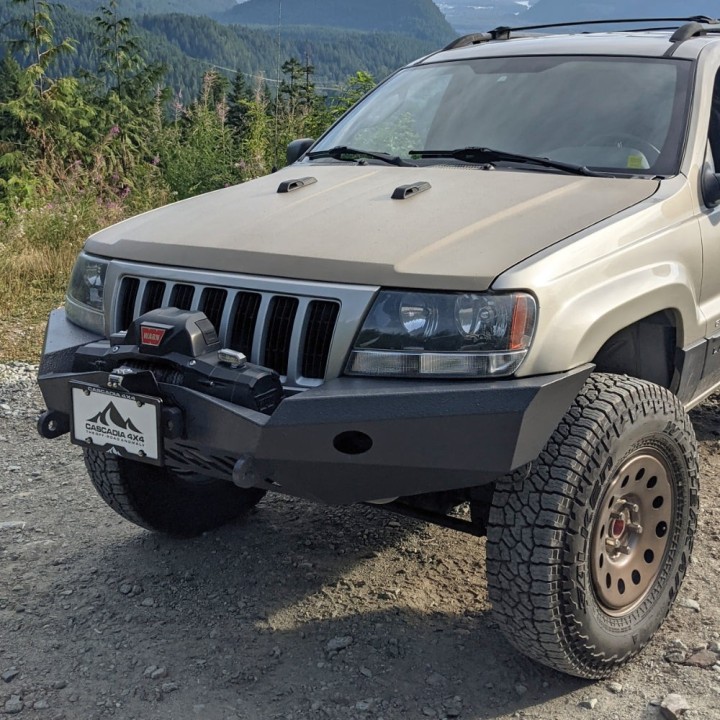 Cascadia 4x4 Flipster V3 CHF101 — uchylny uchwyt tablicy rejestracyjnej przed wyciągarką - ujęcie 9