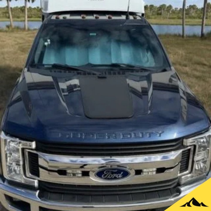 Cascadia 4x4 VSS System™ 2.0 CHF154 — panel solarny na maskę Ford F-150 2021–2026 i Super Duty 2017–2026 - ujęcie 7