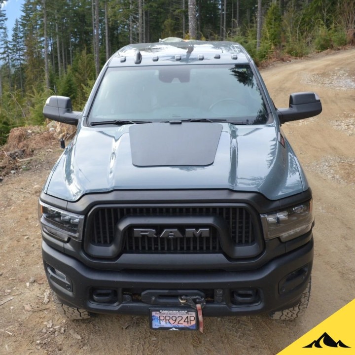 Cascadia 4x4 VSS System™ 2.0 CHF159 — panel solarny 92 W na maskę Ram HD, Ford F-150, Toyota Tacoma, Tundra, Land Cruiser