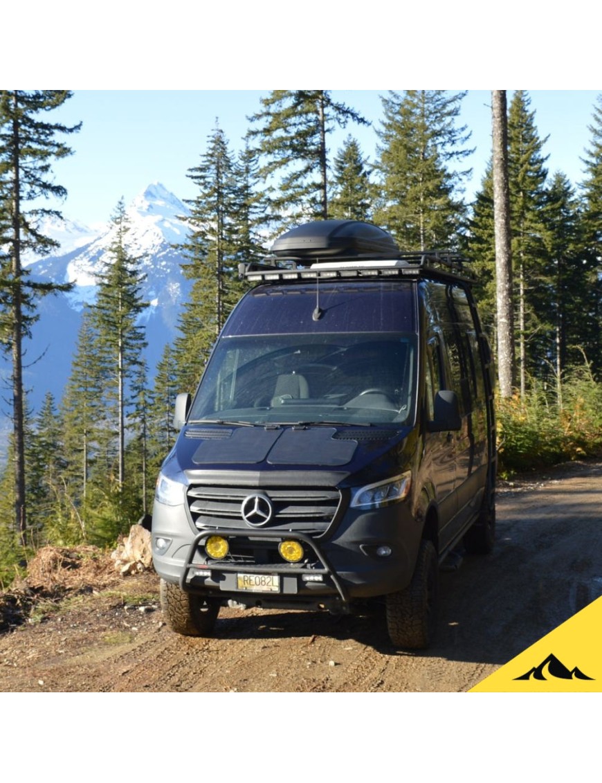 Cascadia 4x4 VSS System™ 2.0 CHF152 — panel solarny 86 W na maskę Mercedes Sprinter VS30 2019–2025