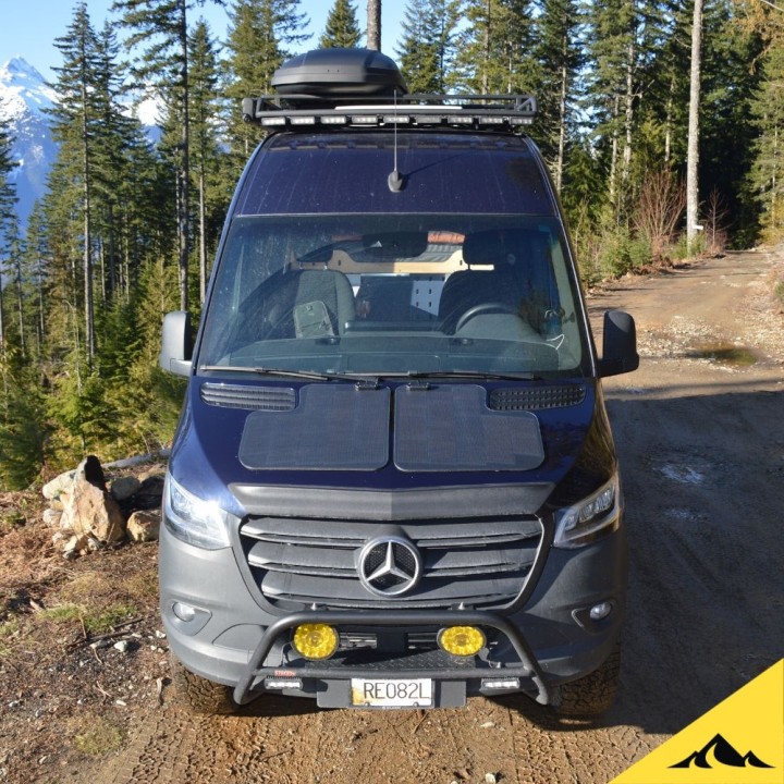 Cascadia 4x4 VSS System™ 2.0 CHF152 — panel solarny 86 W na maskę Mercedes Sprinter VS30 2019–2025 - ujęcie 5