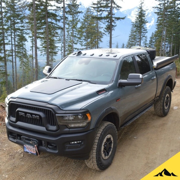 Cascadia 4x4 VSS System™ 2.0 CHF159 — panel solarny 92 W na maskę Ram HD, Ford F-150, Toyota Tacoma, Tundra, Land - ujęcie 4