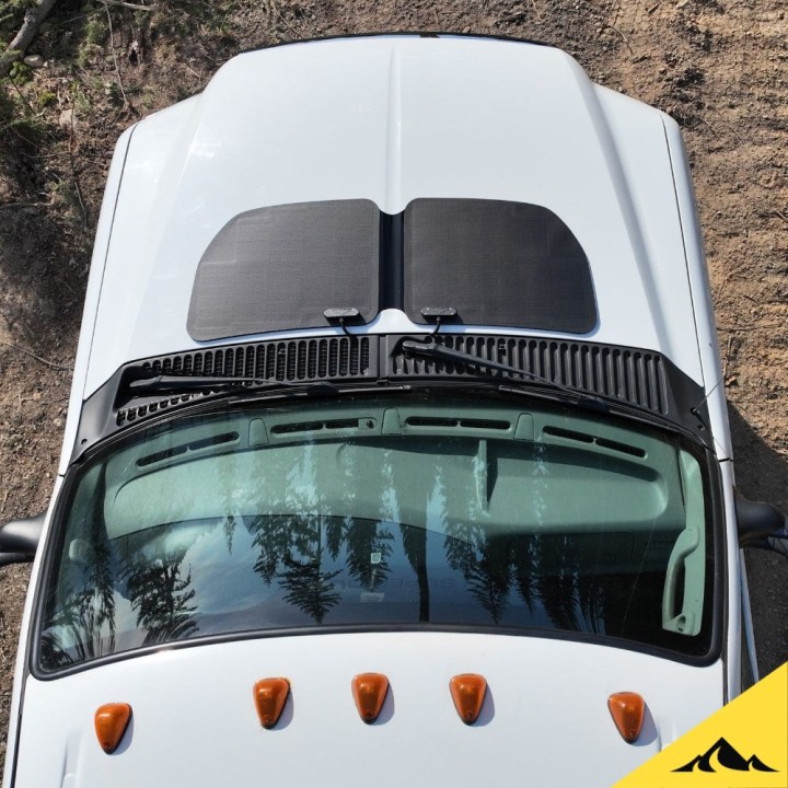 Cascadia 4x4 VSS System™ 2.0 CHF167 — panel solarny na maskę Ford Super Duty 1999–2007 - ujęcie 4