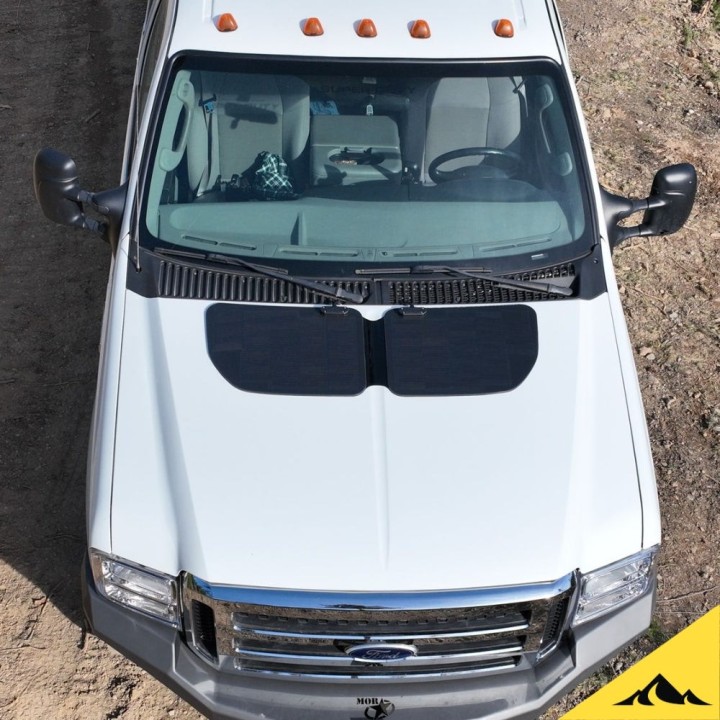 Cascadia 4x4 VSS System™ 2.0 CHF167 — panel solarny na maskę Ford Super Duty 1999–2007 - ujęcie 5