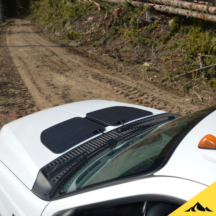 Cascadia 4x4 VSS System™ 2.0 CHF167 — panel solarny na maskę Ford Super Duty 1999–2007 - ujęcie 6