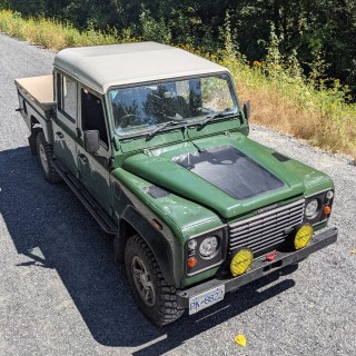 Cascadia 4x4 VSS System™ 1.0 CHF134CV — komplet solarny 75 W na maskę Land Rover Defender 1983–2006