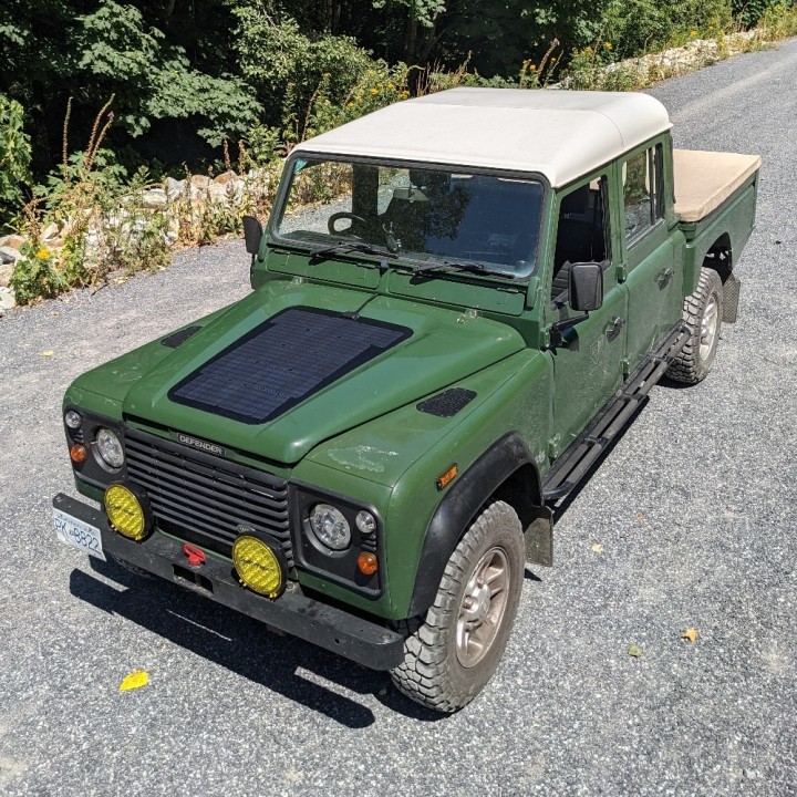 Cascadia 4x4 VSS System™ 1.0 CHF134CV — komplet solarny 75 W na maskę Land Rover Defender 1983–2006 - ujęcie 5
