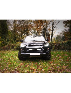 Zestaw dwóch lamp LAZER TRIPLE-R 750 (Gen2) z systemem montażu w fabrycznym grillu - Isuzu D-Max (2023 -)