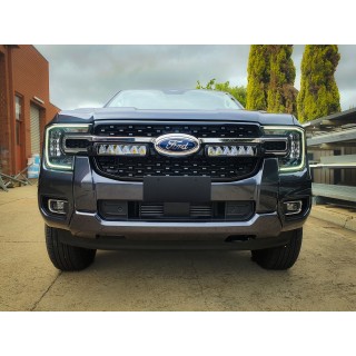 Zestaw dwóch lamp LAZER TRIPLE-R 850 Elite (Gen2) z systemem montażu w fabrycznym grillu – Ford Ranger Wildtrak - ujęcie 2