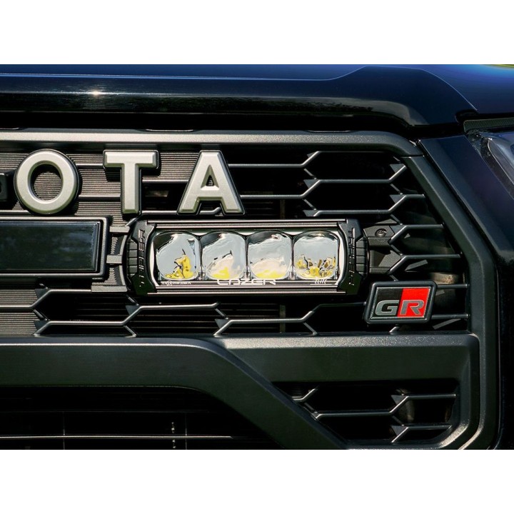 Zestaw dwóch lamp LAZER TRIPLE-R 750 Elite (Gen2) z systemem montażu w fabrycznym grillu - Toyota Hilux GR Sport II - ujęcie 6