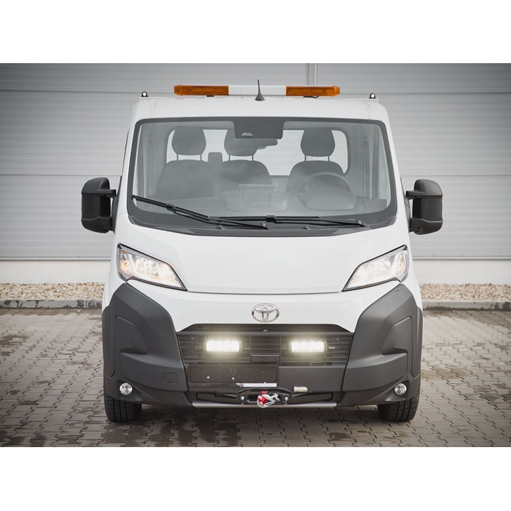 Zestaw dwóch lamp LAZER Triple-R 750 Elite z systemem montażu w fabrycznym grillu - Toyota Proace Max (2023 -) - ujęcie 2