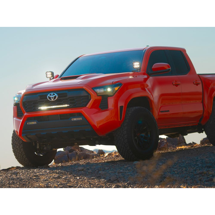 Zestaw lampy LAZER Linear 18 Elite+ - z systemem montażu w fabrycznym grillu - Toyota Tacoma TRD (2024 -) - ujęcie 4