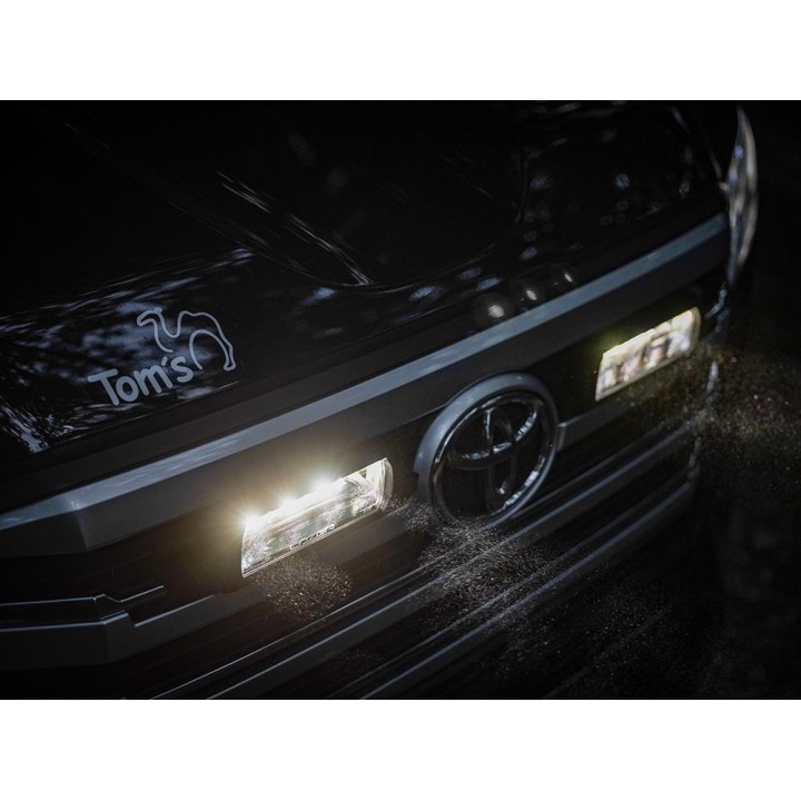 Zestaw dwóch lamp LAZER TRIPLE-R 750 (Gen2) z systemem montażu w fabrycznym grillu - Toyota Land Cruiser 300 (2021 - ujęcie 10