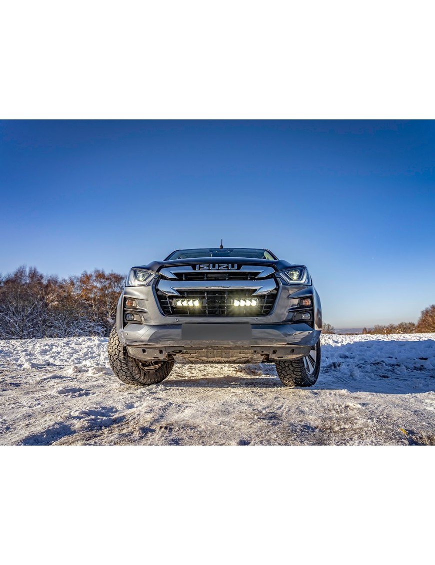 Zestaw dwóch lamp LAZER TRIPLE-R 750 Elite (Gen2) z systemem montażu w fabrycznym grillu - Isuzu D-Max (2021 - 2022)