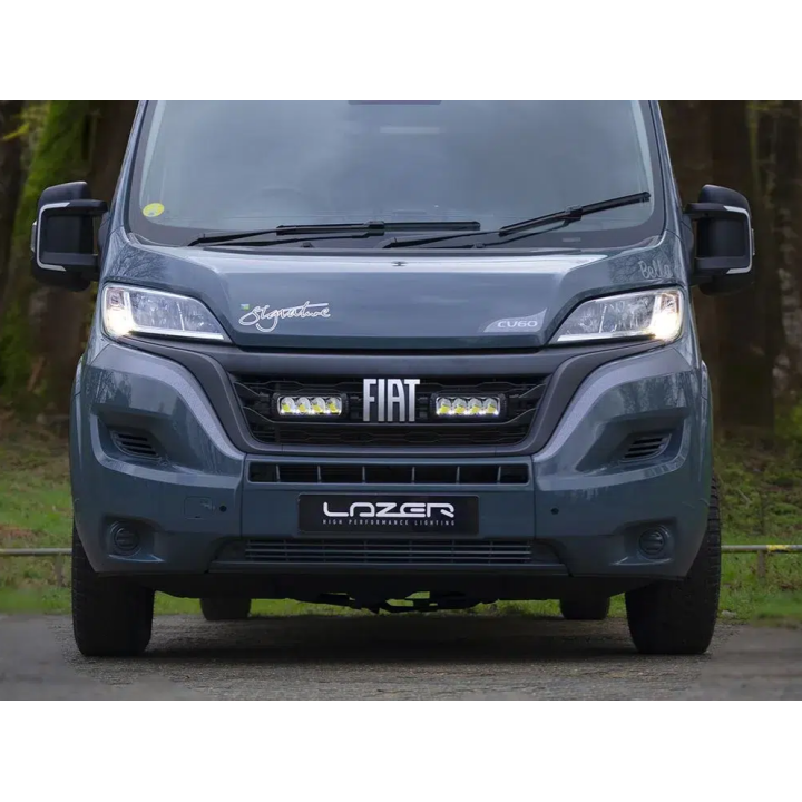 Dedykowany zestaw lamp LAZER TRIPLE-R 750 Wide do montażu w fabrycznym grillu Fiat Ducato (2022 -)