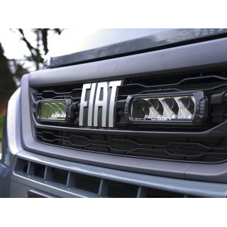 Dedykowany zestaw lamp LAZER TRIPLE-R 750 Wide do montażu w fabrycznym grillu Fiat Ducato (2022 -) - ujęcie 2