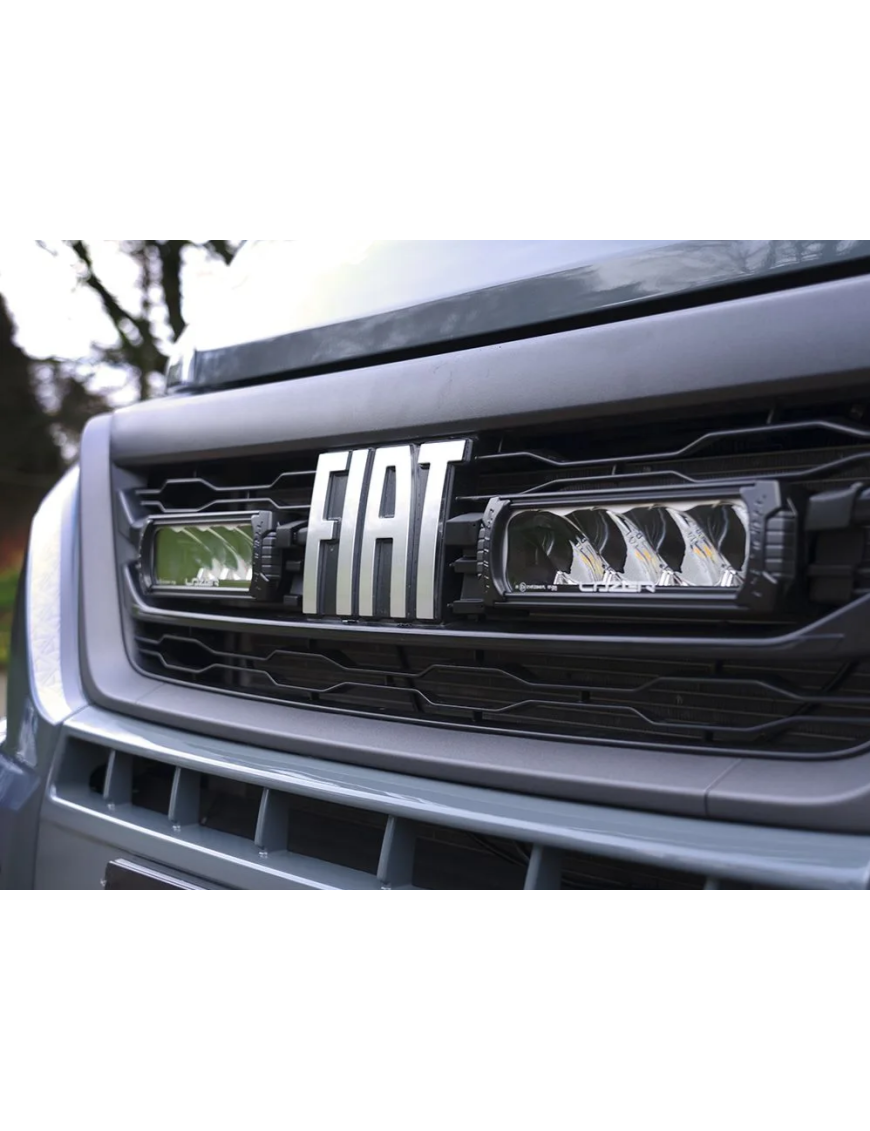 Dedykowany zestaw lamp LAZER TRIPLE-R 750 Wide do montażu w fabrycznym grillu Fiat Ducato (2022 -)