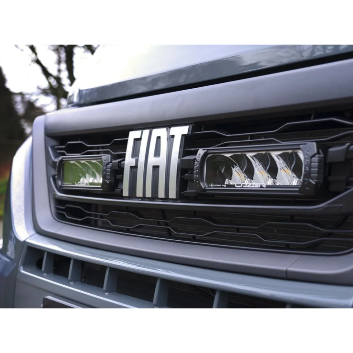 Dedykowany zestaw lamp LAZER TRIPLE-R 750 Wide do montażu w fabrycznym grillu Fiat Ducato (2022 -) - ujęcie 2