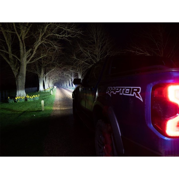 Zestaw dwóch lamp LAZER TRIPLE-R 850 Elite (Gen2) z systemem montażu w fabrycznym grillu – Ford Ranger Raptor (2023 - ujęcie 4