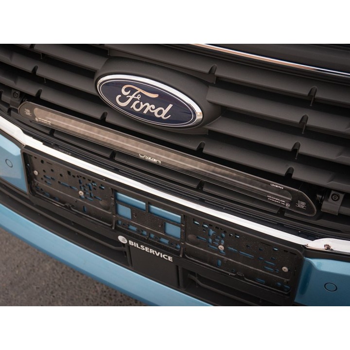 Zestaw lampy LAZER Linear-18 Elite I-LBA z systemem montażu w fabrycznym grillu - Ford Transit Connect (2023+) - ujęcie 2