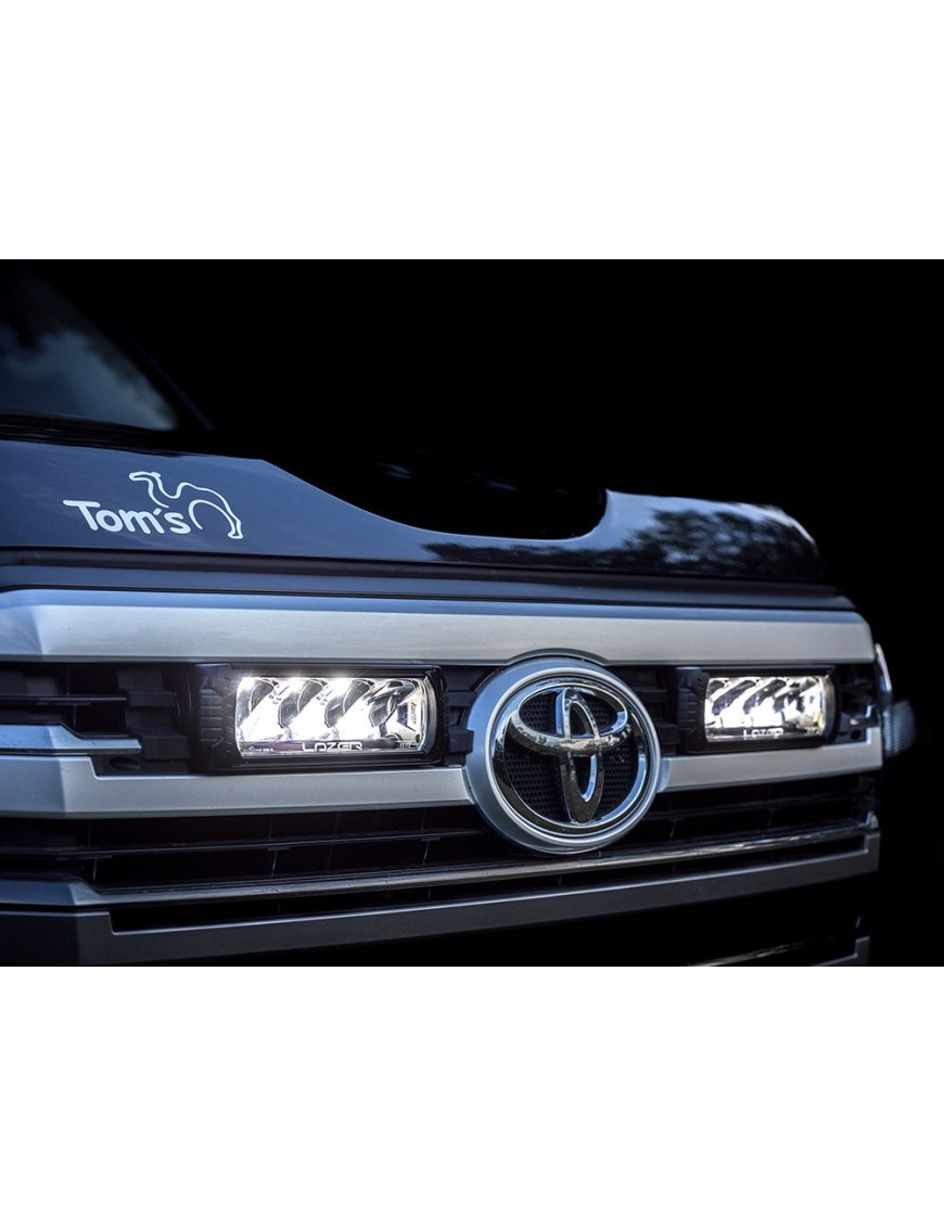 Zestaw dwóch lamp LAZER TRIPLE-R 750 Elite (Gen2) z systemem montażu w fabrycznym grillu - Toyota Land Cruiser 300 (2021 -)