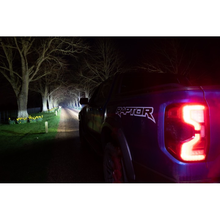 Zestaw dwóch lamp LAZER TRIPLE-R 850 Elite (Gen2) z systemem montażu w fabrycznym grillu – Ford Ranger Raptor (2023 - ujęcie 5