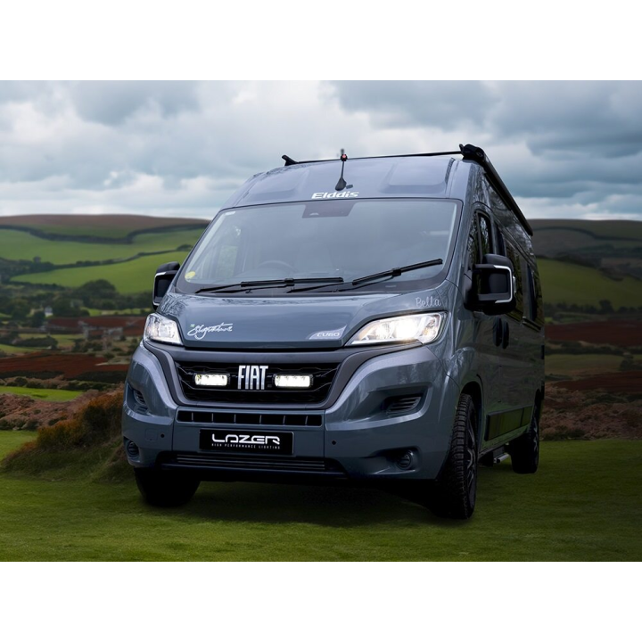 Zestaw dwóch lamp LAZER TRIPLE-R 750 Elite z systemem montażu w fabrycznym grillu - Fiat Ducato (2022 -)