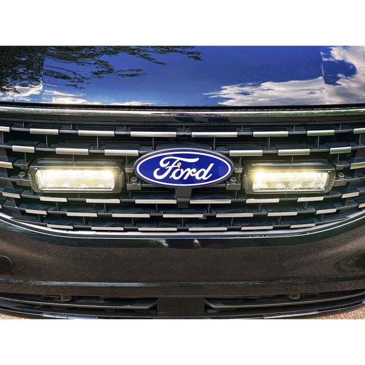 Zestaw dwóch lamp LAZER Triple-R 750 z systemem montażu w fabrycznym grillu – Ford Turneo Custom (2024 -) - ujęcie 3