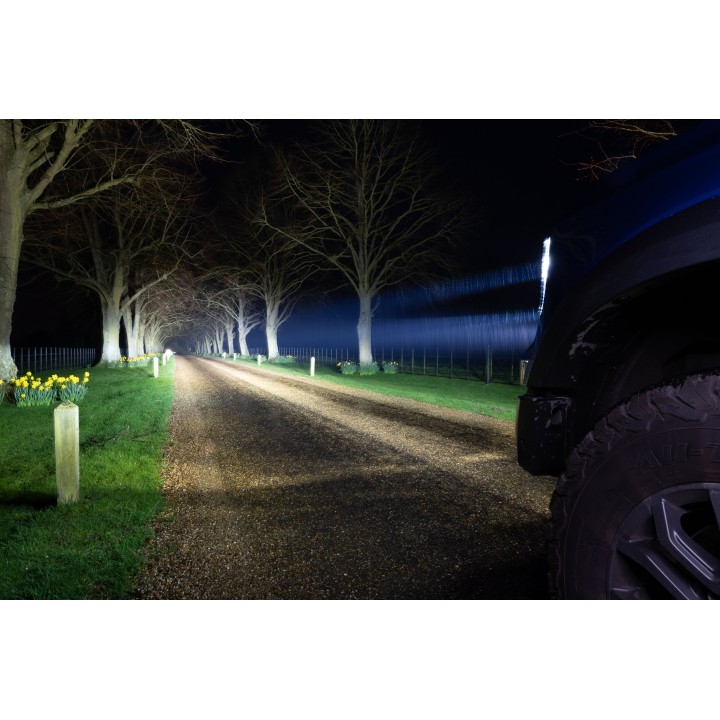 Zestaw dwóch lamp LAZER TRIPLE-R 850 Elite (Gen2) z systemem montażu w fabrycznym grillu – Ford Ranger Raptor (2023 - ujęcie 7