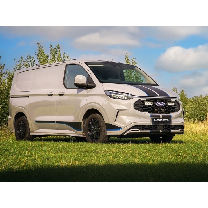 Zestaw dwóch lamp LAZER TRIPLE-R 750 (Gen2) z systemem montażu w fabrycznym grillu - Ford Transit Custom Sport (2024 - ujęcie 4