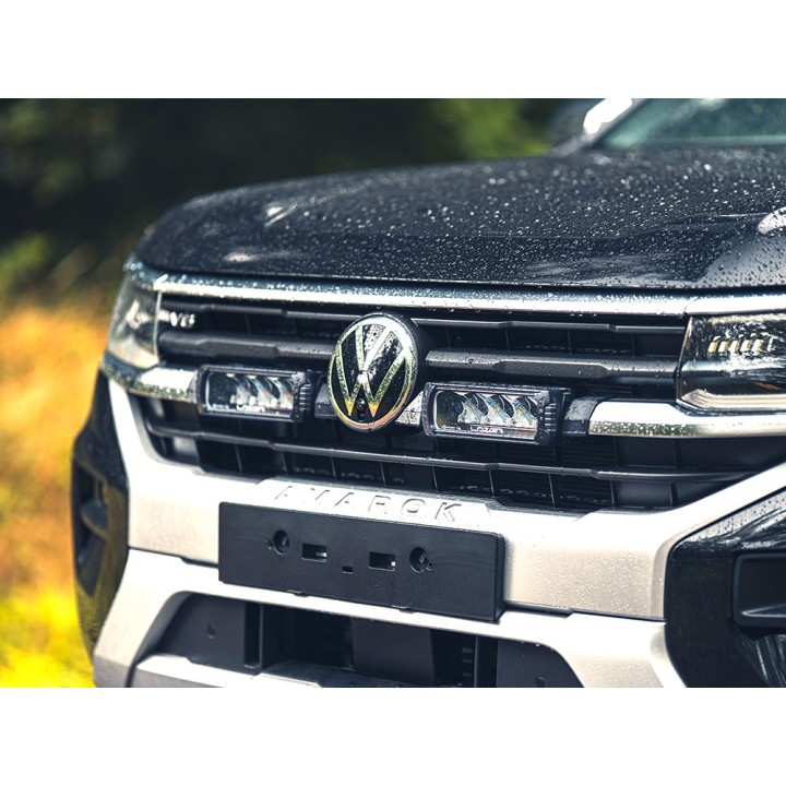 Zestaw dwóch lamp LAZER TRIPLE-R 750 (Gen2) z systemem montażu w fabrycznym grillu – VW AMAROK (2023 -) - ujęcie 3