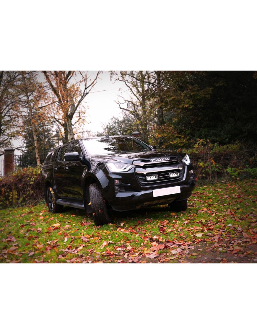 Zestaw dwóch lamp LAZER TRIPLE-R 750 Elite (Gen2) z systemem montażu w fabrycznym grillu - Isuzu D-Max (2023 -)