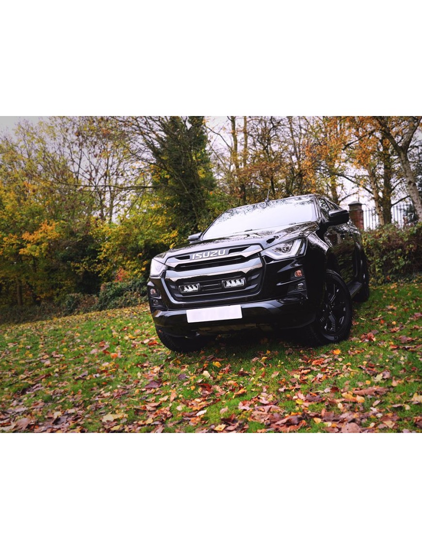 Zestaw dwóch lamp LAZER TRIPLE-R 750 Elite (Gen2) z systemem montażu w fabrycznym grillu - Isuzu D-Max (2023 -)