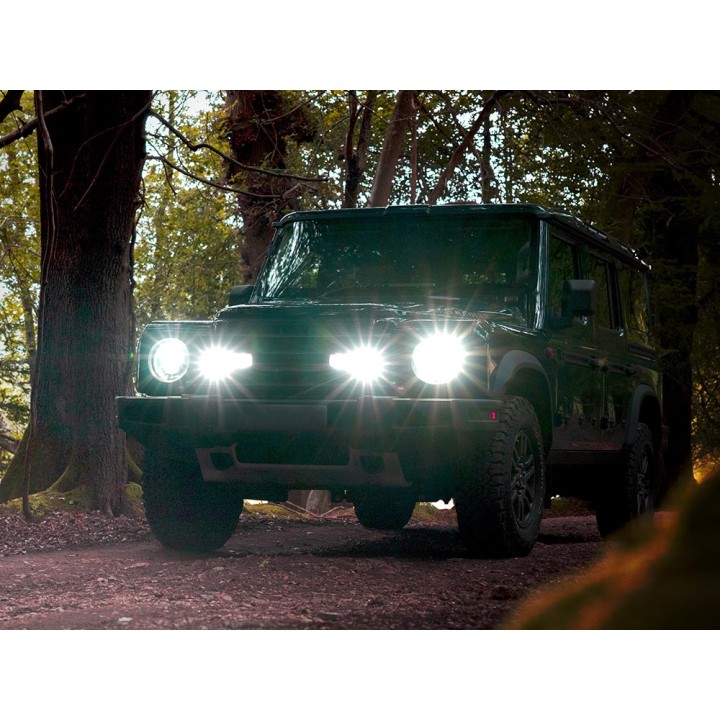 Zestaw dwóch lamp LAZER TRIPLE-R 750 (Gen2) z systemem montażu w fabrycznym grillu – INEOS GRENADIER - ujęcie 6