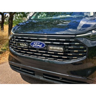 Zestaw dwóch lamp LAZER Triple-R 750 BEACON z systemem montażu w fabrycznym grillu - Ford Tourneo Custom (2024+) - ujęcie 2