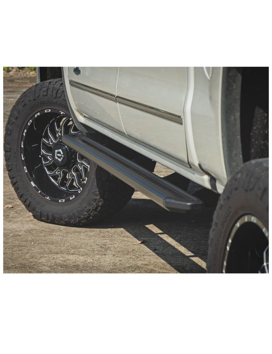 Progi, stopnie boczne Rough Country Multi-Color LED Crew cab