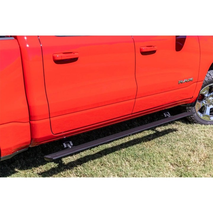 Progi elektryczne Rough Country Crew Cab - ujęcie 3