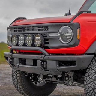 Bull bar z mocowaniem oświetlenia LED Rough Country - ujęcie 2