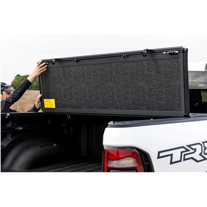 Twarda pokrywa paki tri-fold niski profil Rough Country 5'7" - ujęcie 12