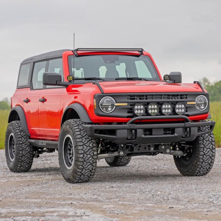 Bull bar z mocowaniem oświetlenia LED Rough Country - ujęcie 3