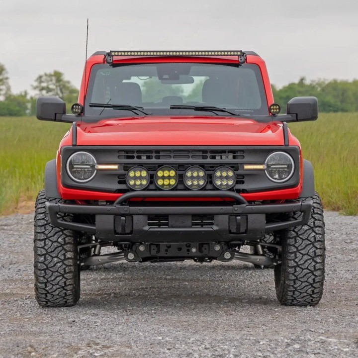 Bull bar z mocowaniem oświetlenia LED Rough Country - ujęcie 4