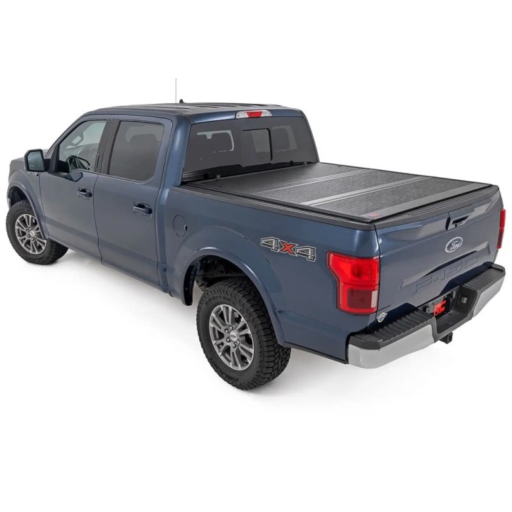 Twarda pokrywa paki tri-fold niski profil Rough Country 5'7" - ujęcie 4