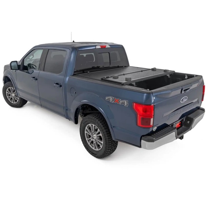 Twarda pokrywa paki tri-fold niski profil Rough Country 5'7" - ujęcie 5
