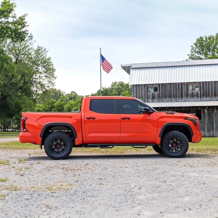 Zestaw zawieszenia TRD Pro Series Rough Country Lift 2,5" - ujęcie 2