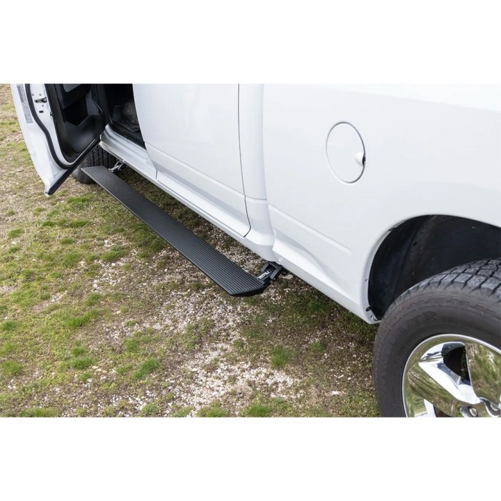 Progi elektryczne Rough Country Crew Cab - ujęcie 3