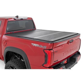 Twarda pokrywa paki tri-fold niski profil Rough Country 5'7" - ujęcie 2