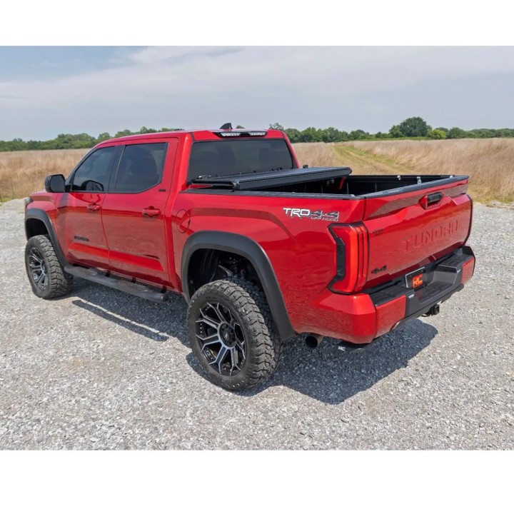 Twarda pokrywa paki tri-fold niski profil Rough Country 5'7" - ujęcie 9
