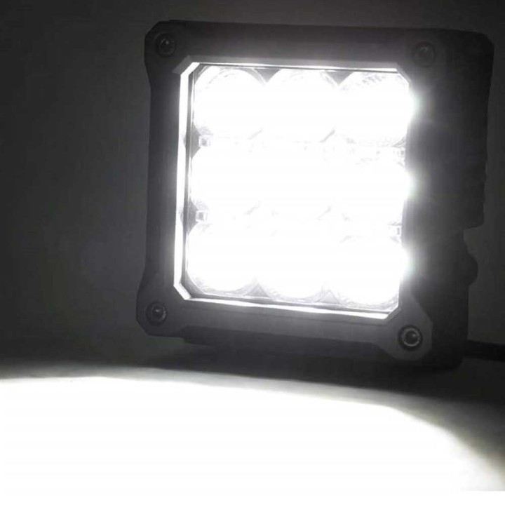 Lampy LED 4" kwadratowe white DRL Rough Country Chrome Series - ujęcie 3